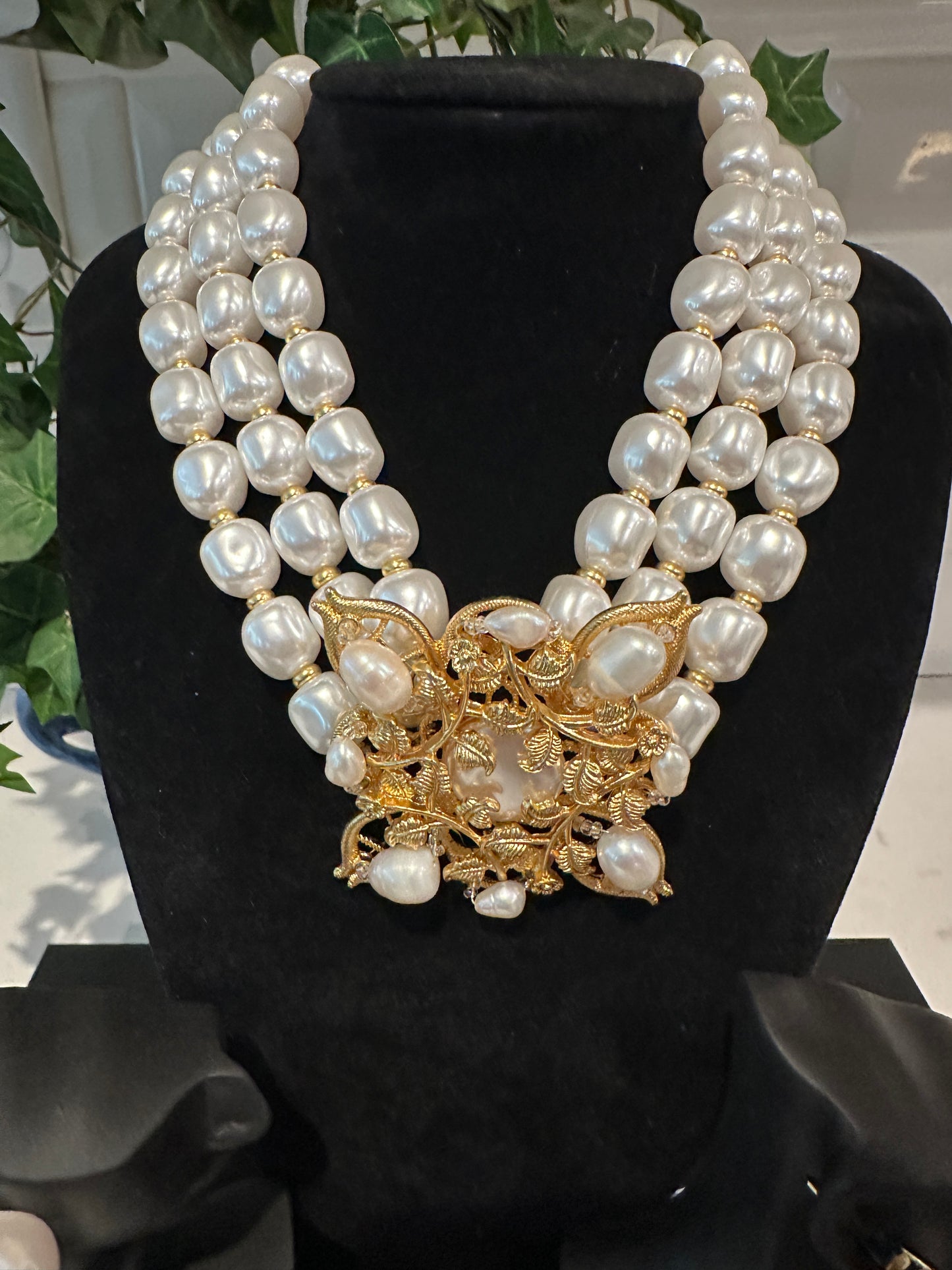 Pearl Medallion Necklace