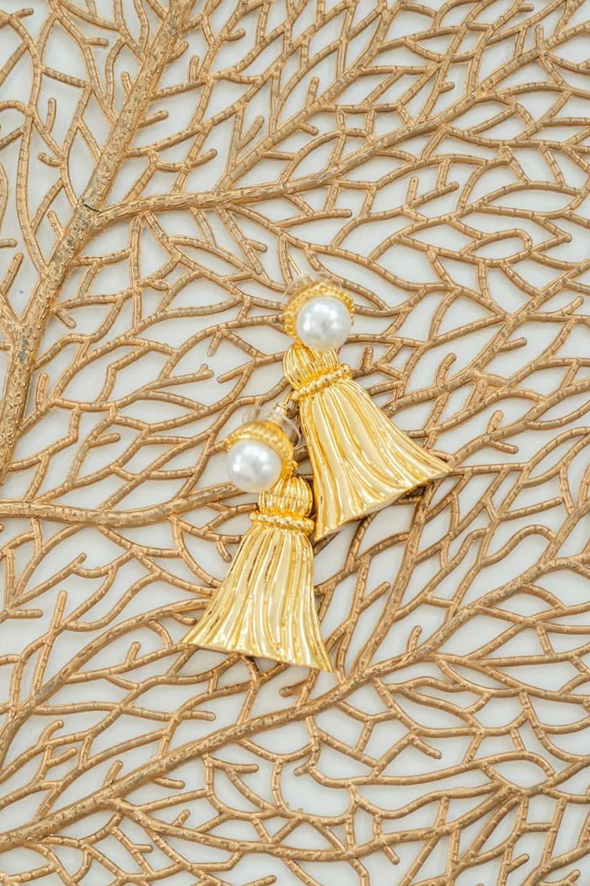 ANNIE TASSEL PEARL STUD