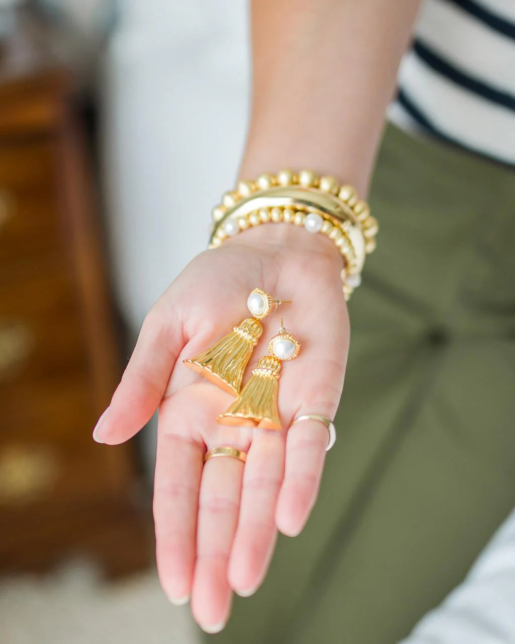 ANNIE TASSEL PEARL STUD