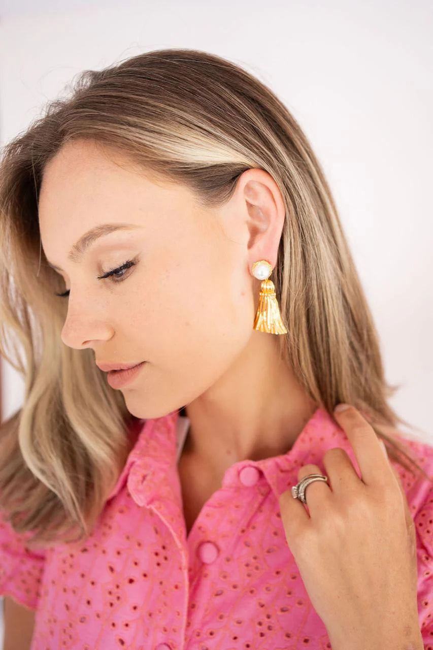 ANNIE TASSEL PEARL STUD